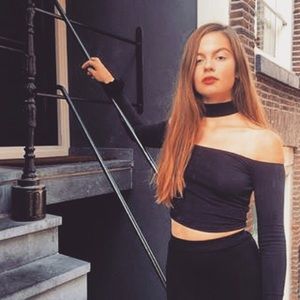 Black choker top (long sleeved)